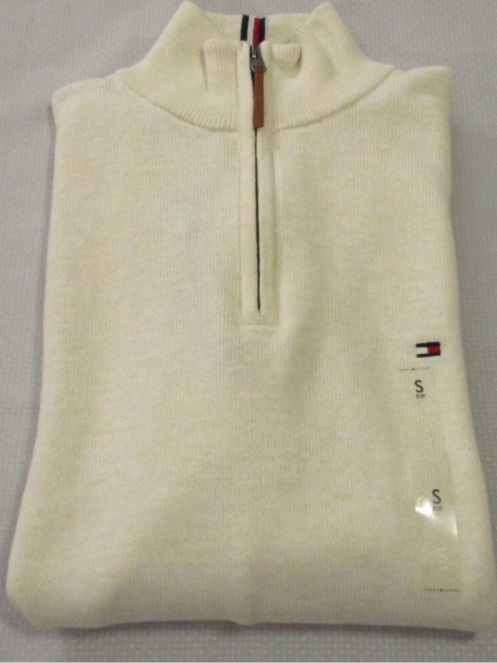 TOMMY HILFIGER CREAM SWEATER – SIZE S –
